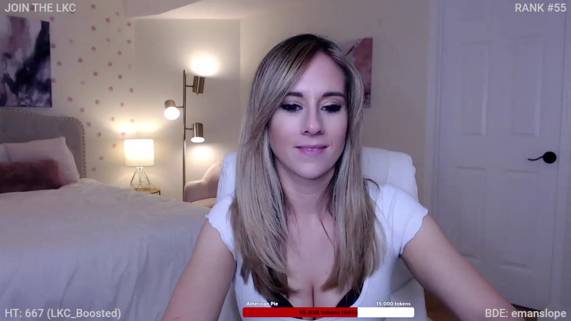 Gallery image thumbnail from Queen_of_LKC's myfreecams stream on, 11/17/2022, 04:01 image 4 of 20