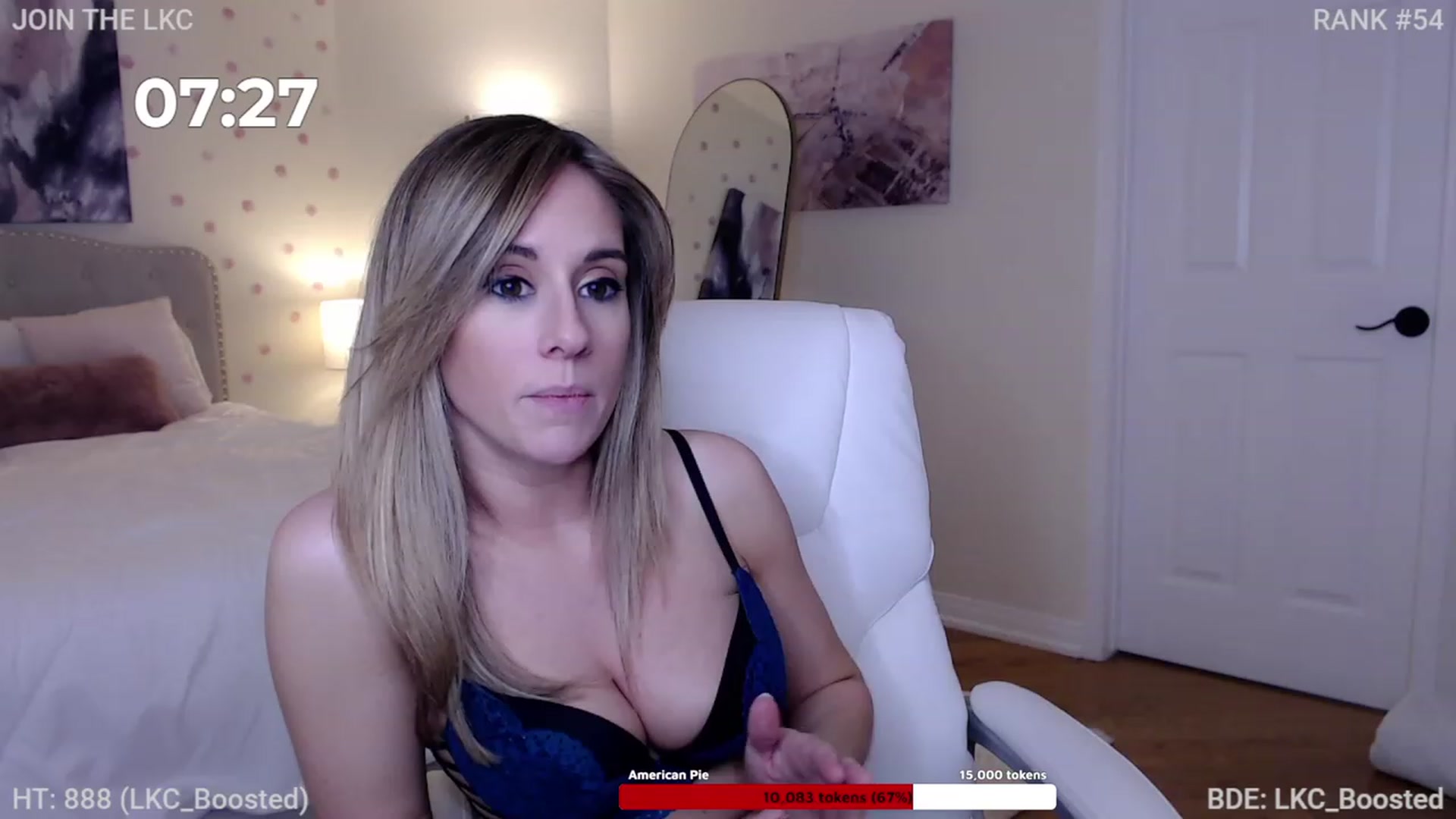 Gallery image thumbnail from Queen_of_LKC's myfreecams stream on, 11/17/2022, 04:01 image 18 of 20