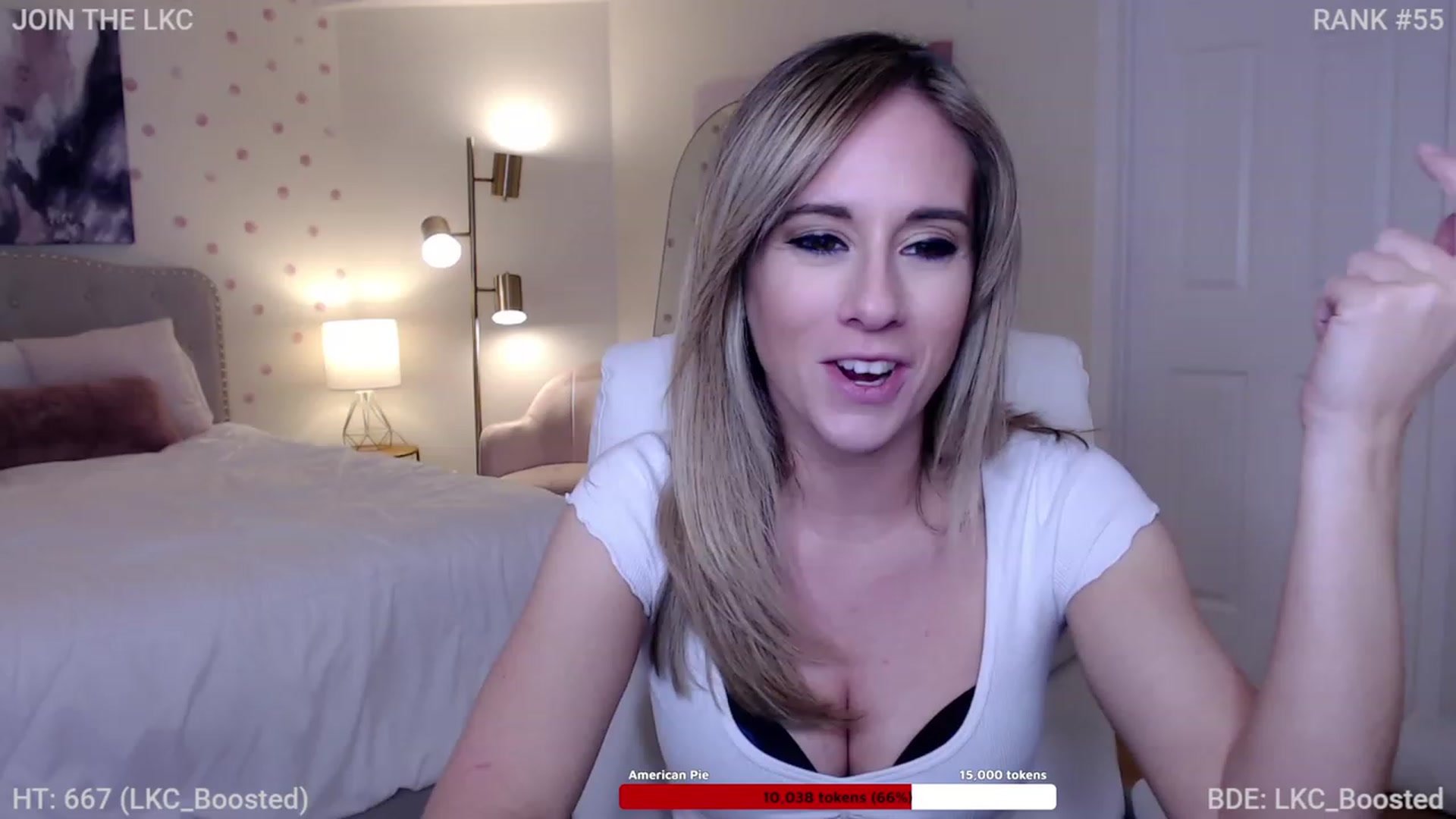 Gallery image thumbnail from Queen_of_LKC's myfreecams stream on, 11/17/2022, 04:01 image 7 of 20