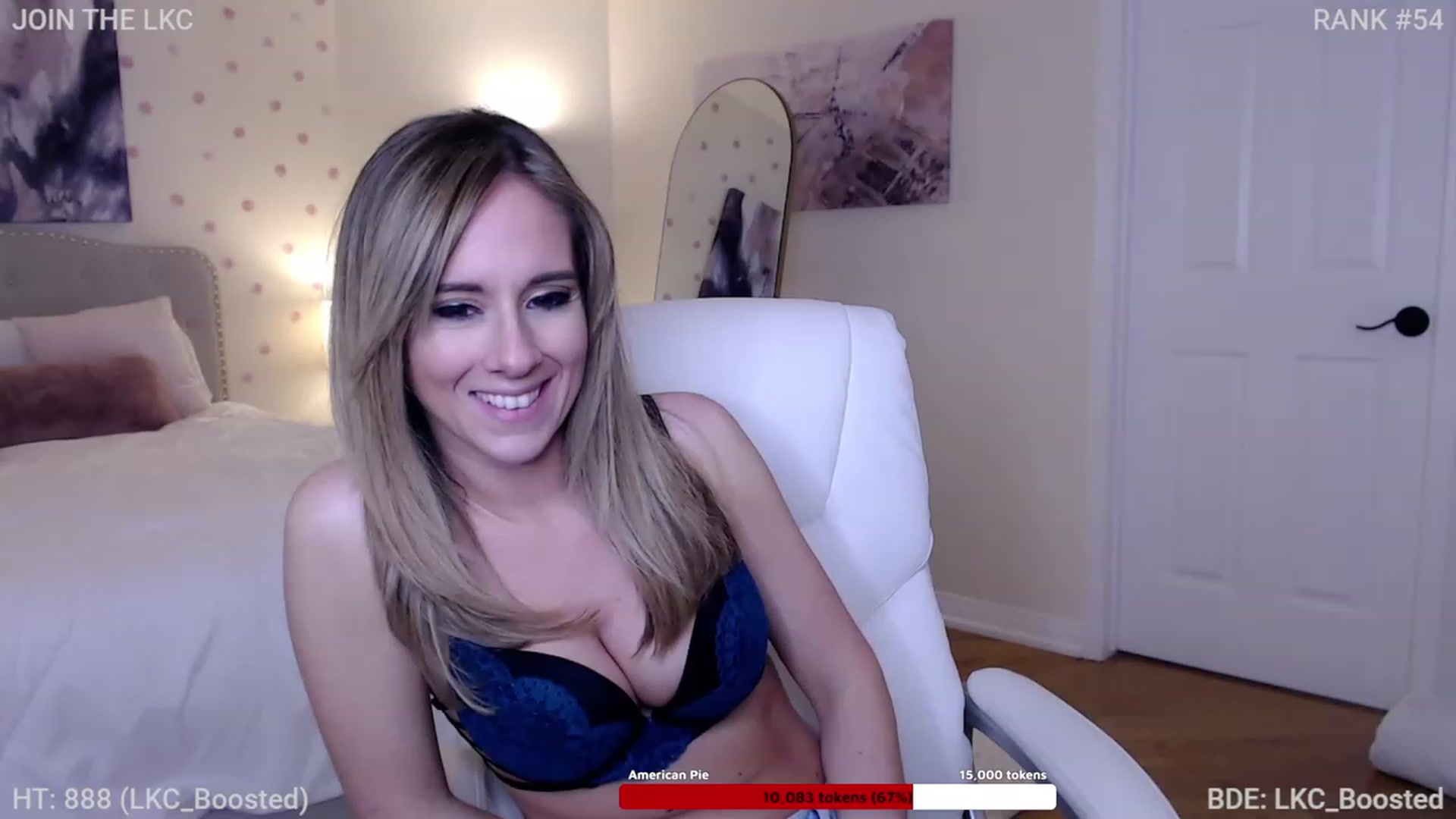 Gallery image thumbnail from Queen_of_LKC's myfreecams stream on, 11/17/2022, 04:01 image 14 of 20