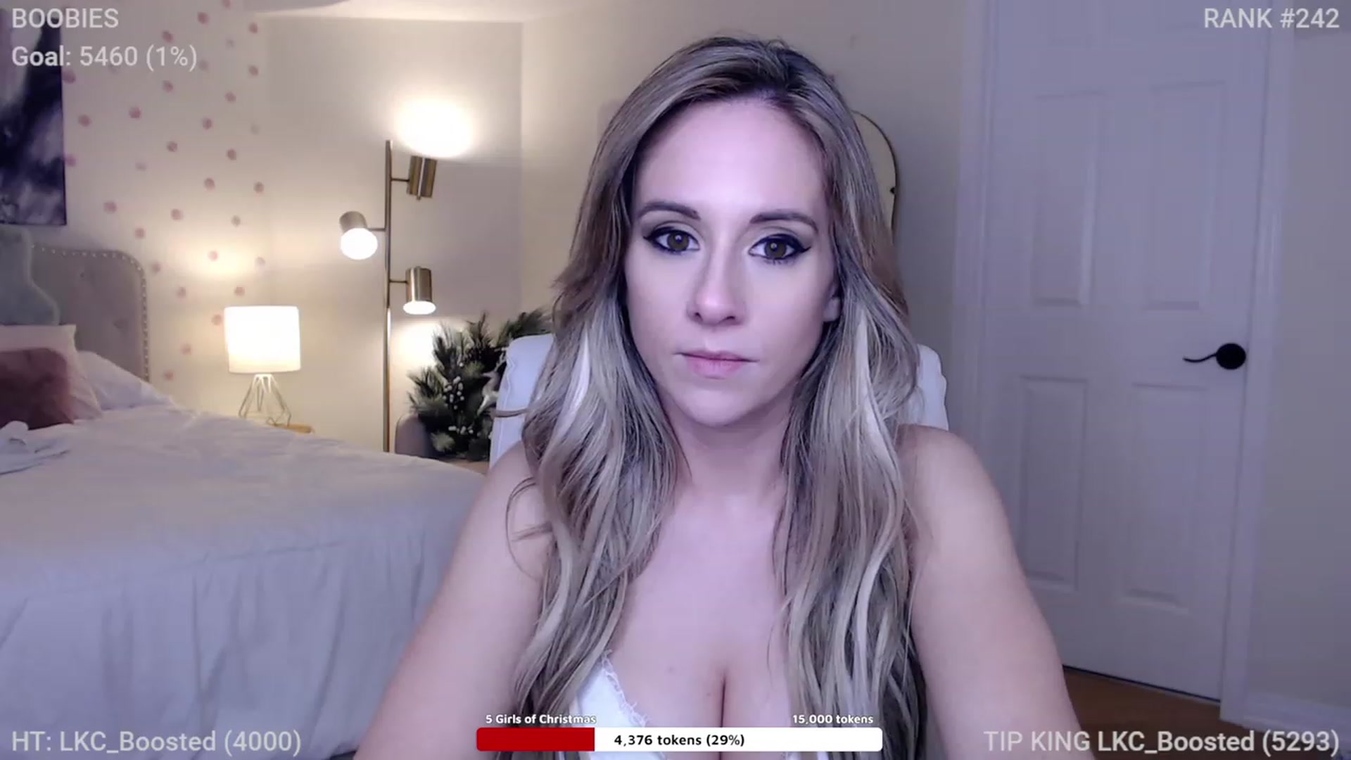 Gallery image thumbnail from Queen_of_LKC's myfreecams stream on, 12/03/2022, 03:12 image 15 of 20