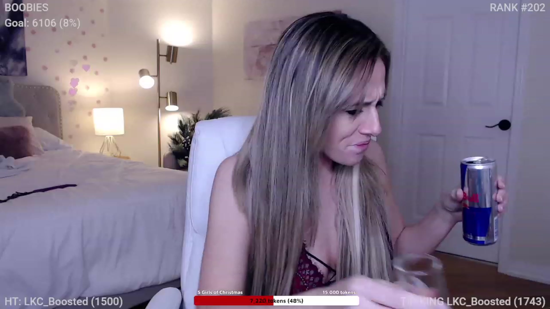Gallery image thumbnail from Queen_of_LKC's myfreecams stream on, 12/04/2022, 03:30 image 10 of 20