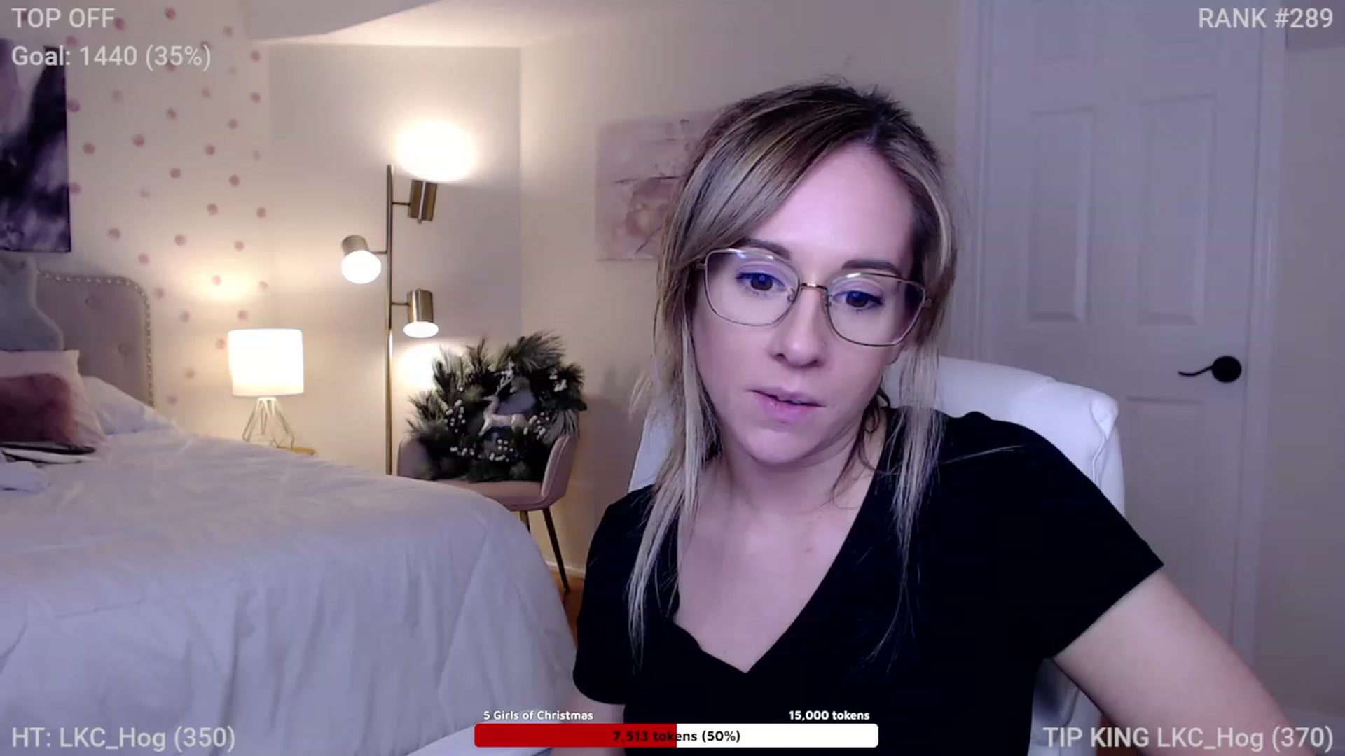 Gallery image thumbnail from Queen_of_LKC's myfreecams stream on, 12/06/2022, 04:00 image 17 of 20