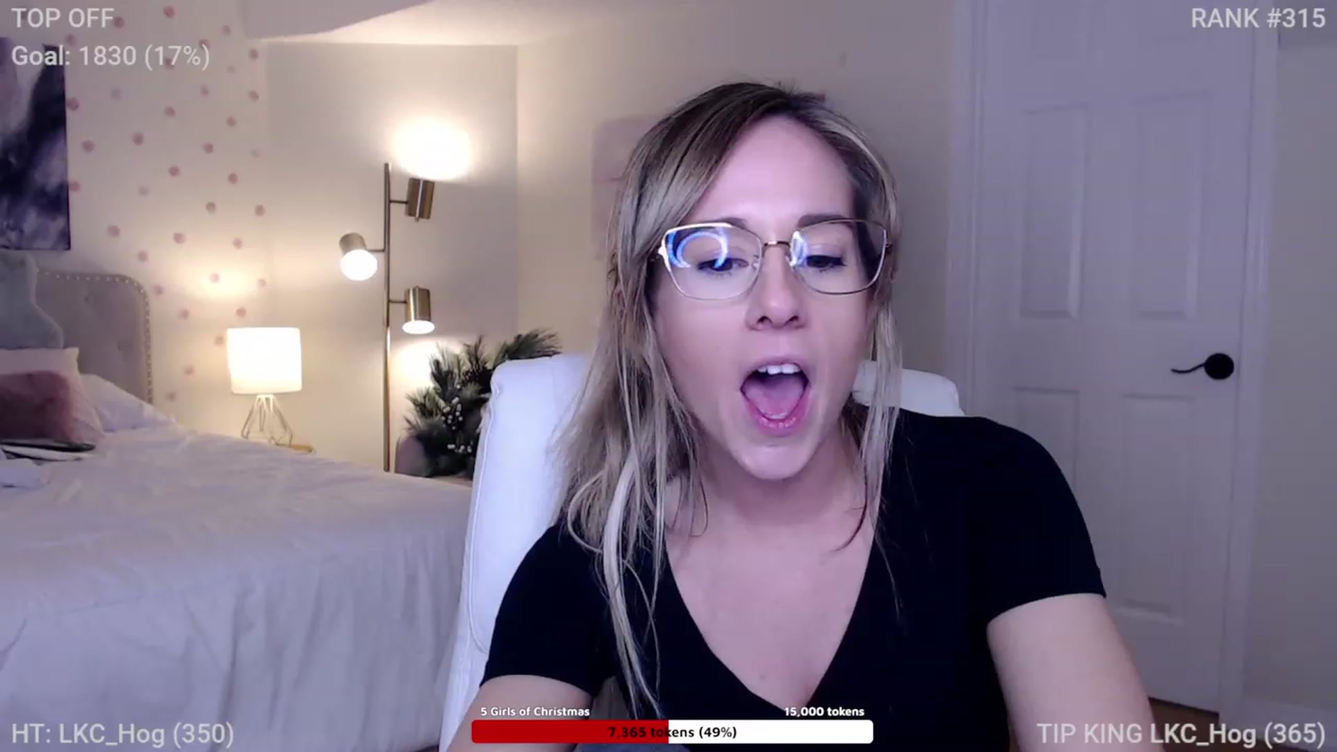 Gallery image thumbnail from Queen_of_LKC's myfreecams stream on, 12/06/2022, 04:00 image 3 of 20