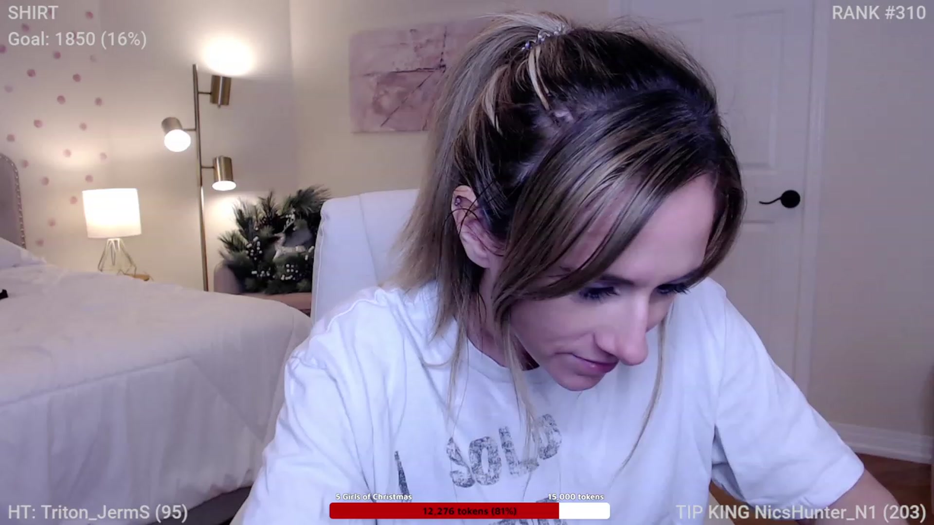 Gallery image thumbnail from Queen_of_LKC's myfreecams stream on, 12/13/2022, 03:21 image 2 of 20