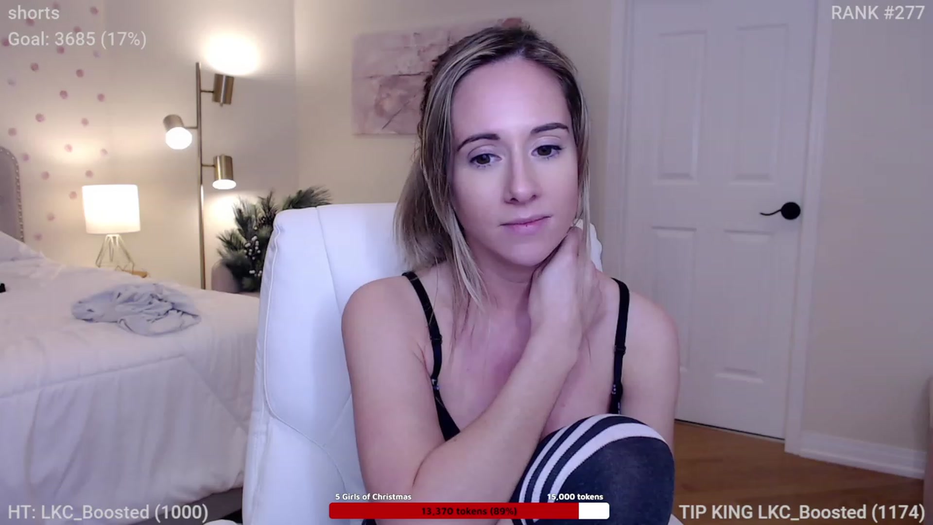 Gallery image thumbnail from Queen_of_LKC's myfreecams stream on, 12/13/2022, 04:05 image 17 of 20