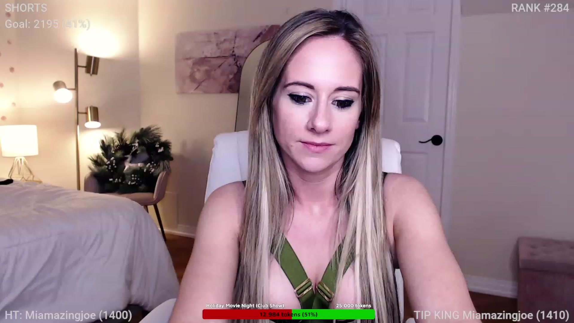 Gallery image thumbnail from Queen_of_LKC's myfreecams stream on, 12/15/2022, 04:37 image 17 of 20
