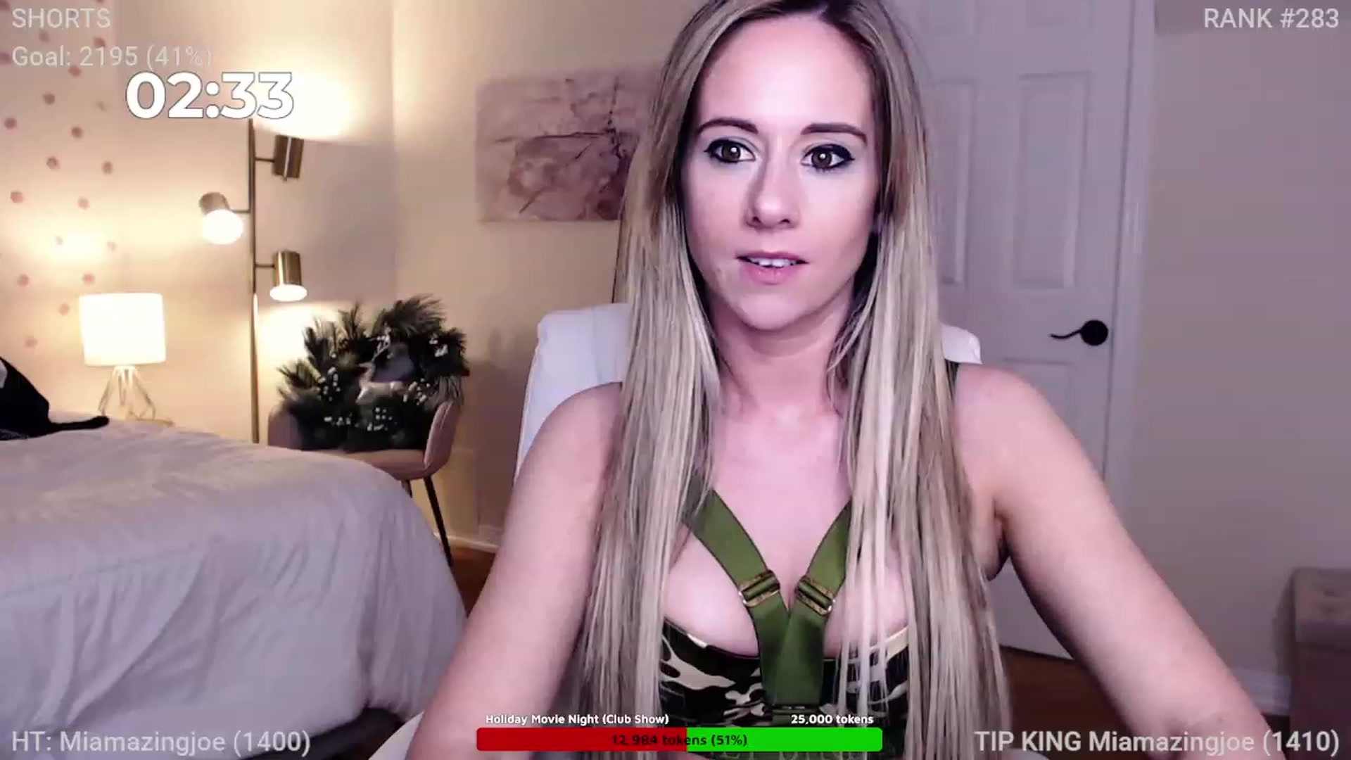 Gallery image thumbnail from Queen_of_LKC's myfreecams stream on, 12/15/2022, 04:37 image 18 of 20
