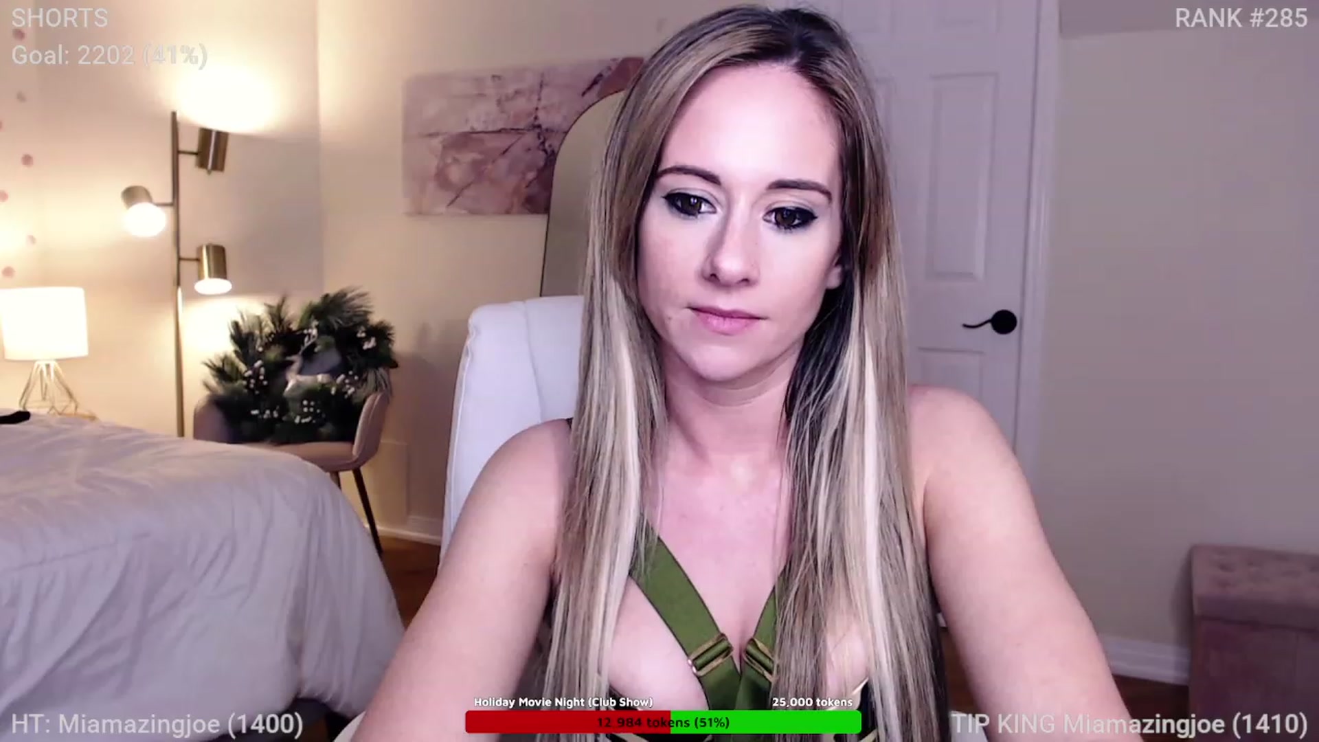 Gallery image thumbnail from Queen_of_LKC's myfreecams stream on, 12/15/2022, 04:37 image 16 of 20