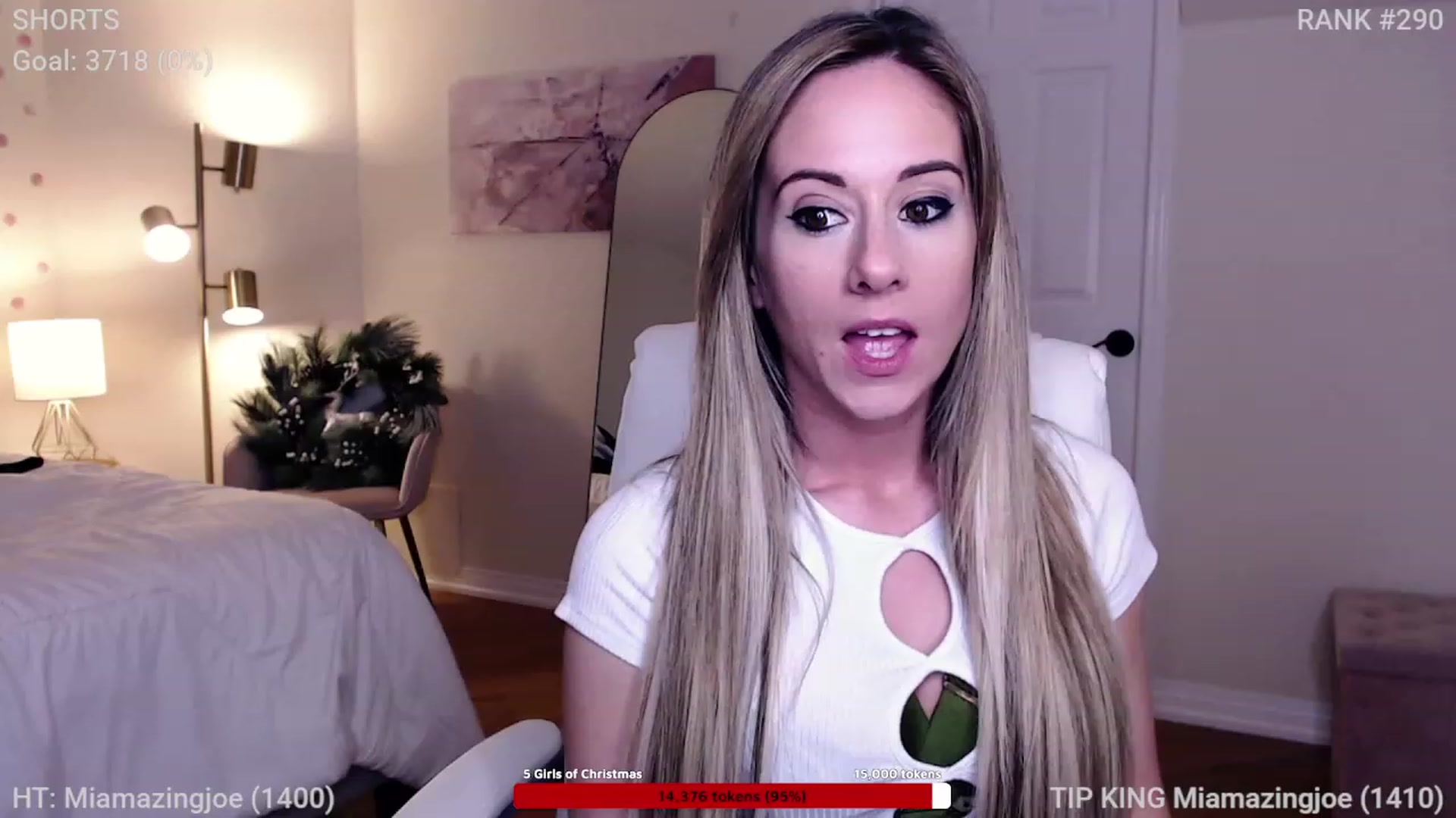 Gallery image thumbnail from Queen_of_LKC's myfreecams stream on, 12/15/2022, 04:37 image 3 of 20