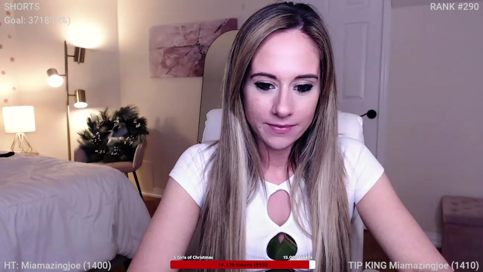 Gallery image thumbnail from Queen_of_LKC's myfreecams stream on, 12/15/2022, 04:37 image 2 of 20