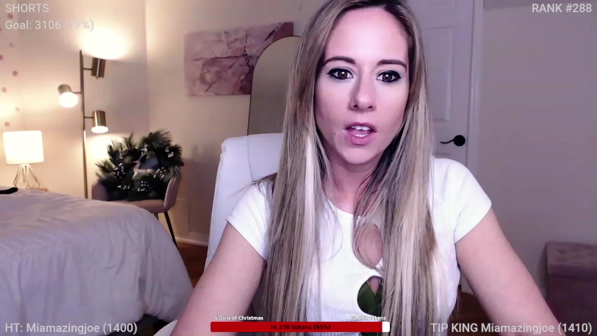 Gallery image thumbnail from Queen_of_LKC's myfreecams stream on, 12/15/2022, 04:37 image 7 of 20