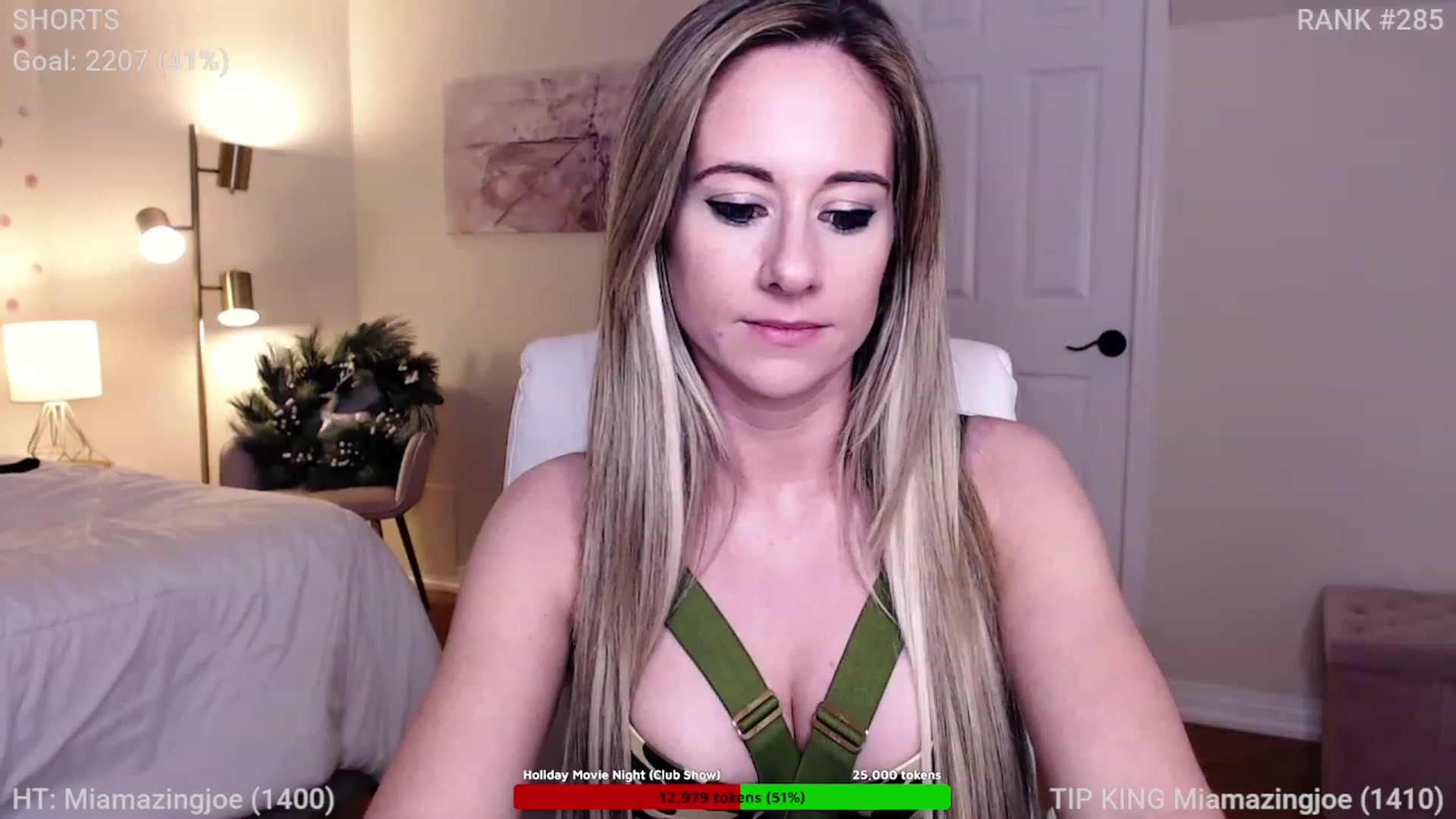 Gallery image thumbnail from Queen_of_LKC's myfreecams stream on, 12/15/2022, 04:37 image 13 of 20