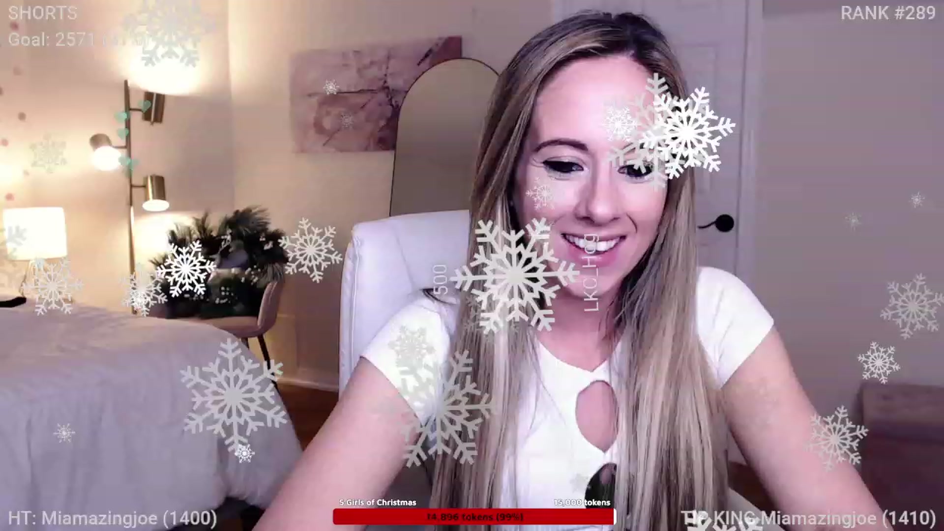 Gallery image thumbnail from Queen_of_LKC's myfreecams stream on, 12/15/2022, 04:37 image 9 of 20