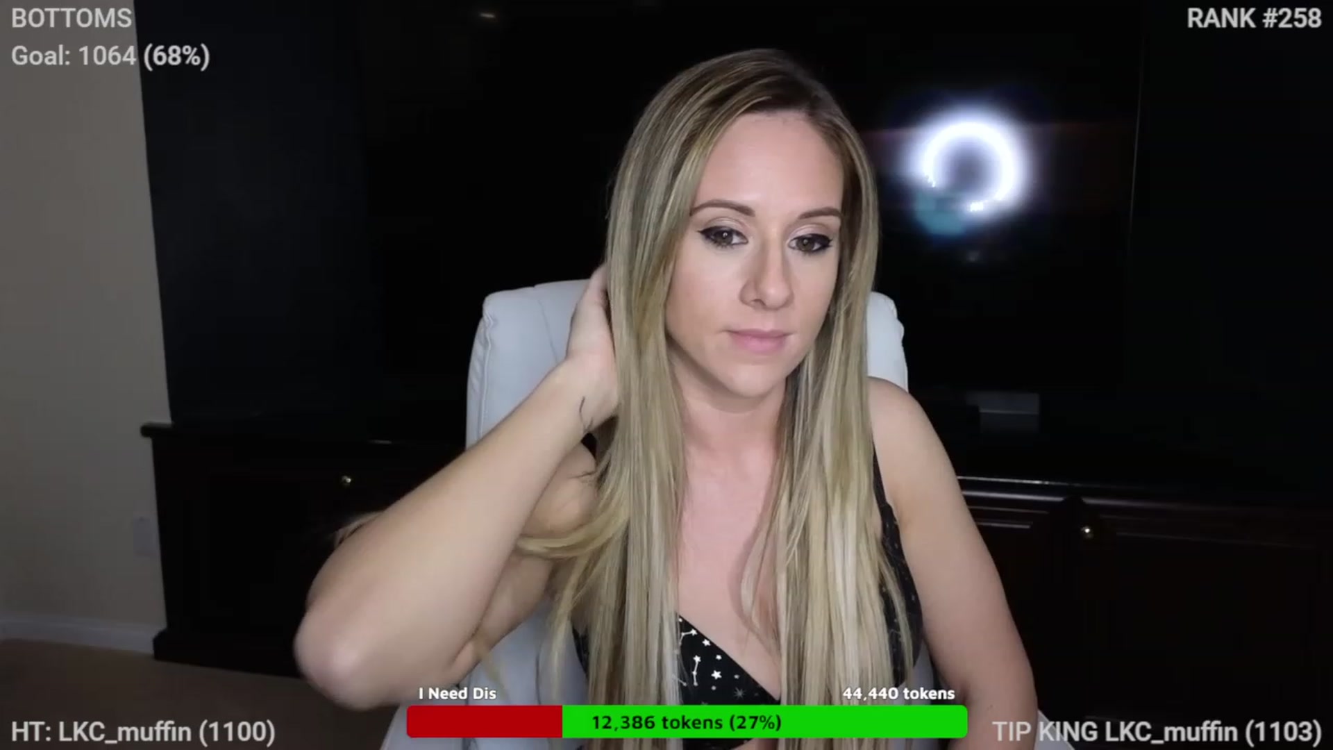 Gallery image thumbnail from Queen_of_LKC's myfreecams stream on, 12/24/2022, 04:17 image 16 of 20