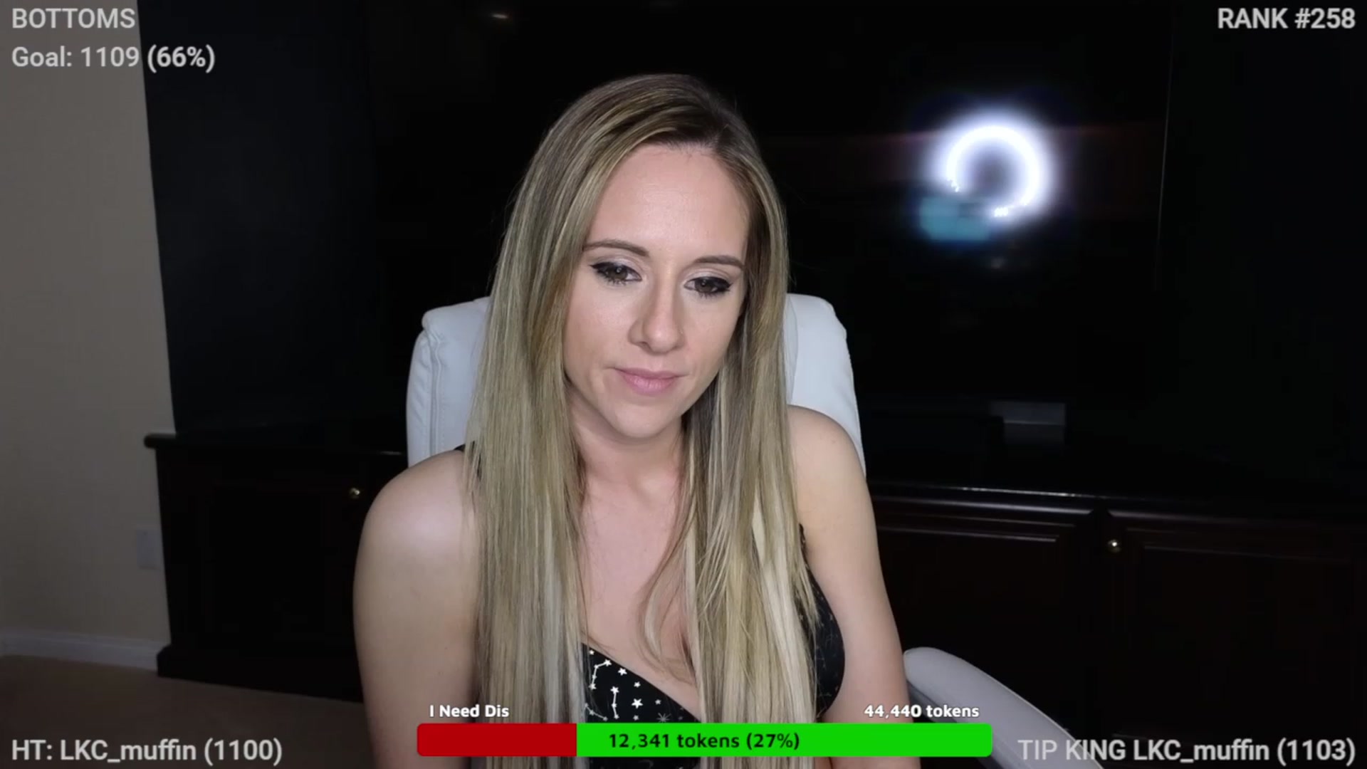 Gallery image thumbnail from Queen_of_LKC's myfreecams stream on, 12/24/2022, 04:17 image 15 of 20
