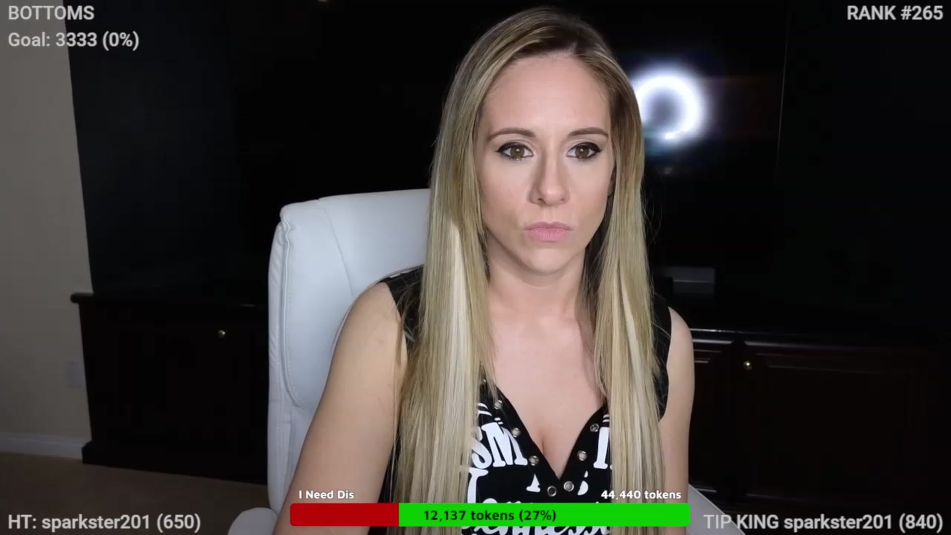 Gallery image thumbnail from Queen_of_LKC's myfreecams stream on, 12/24/2022, 04:17 image 1 of 20