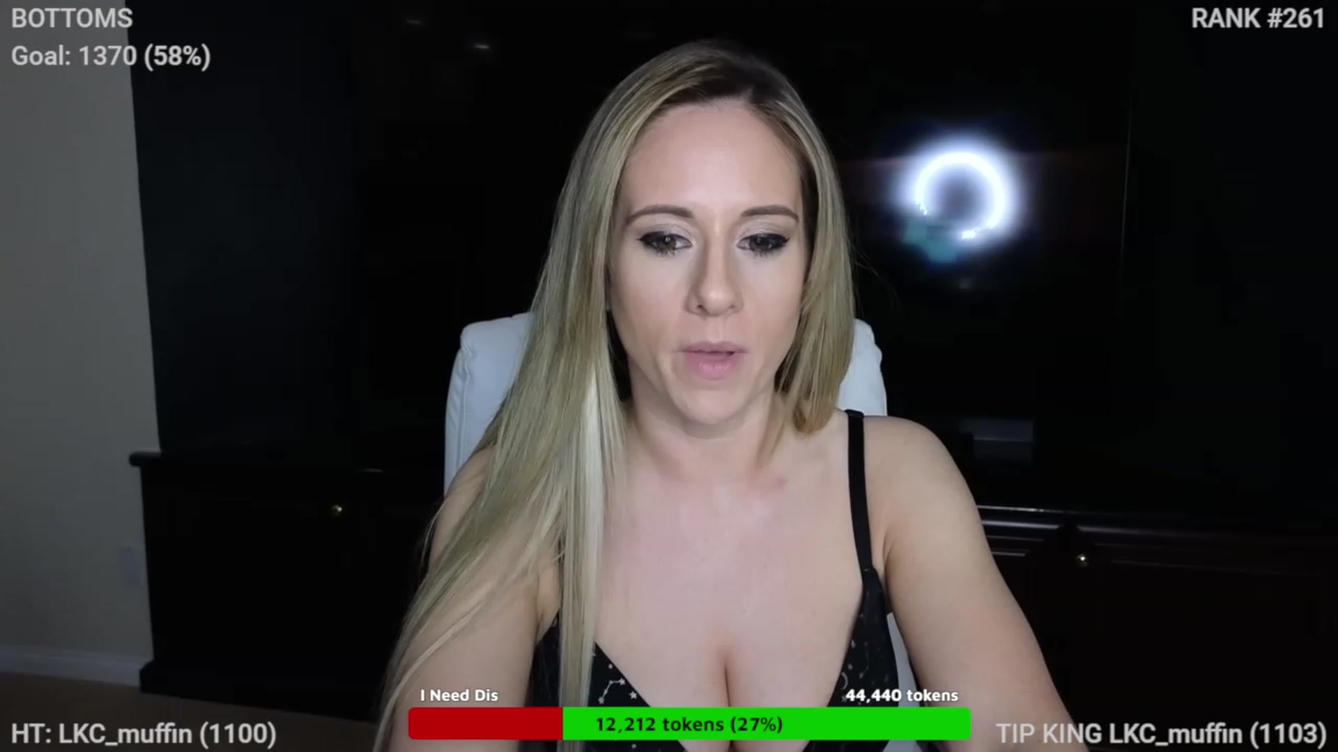 Gallery image thumbnail from Queen_of_LKC's myfreecams stream on, 12/24/2022, 04:17 image 9 of 20