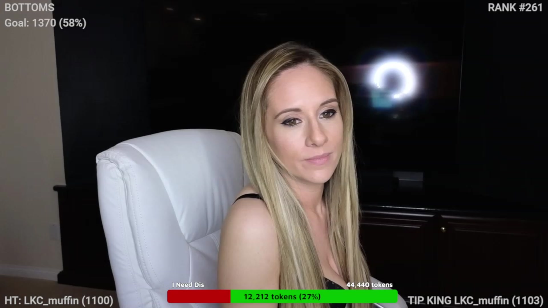 Gallery image thumbnail from Queen_of_LKC's myfreecams stream on, 12/24/2022, 04:17 image 10 of 20