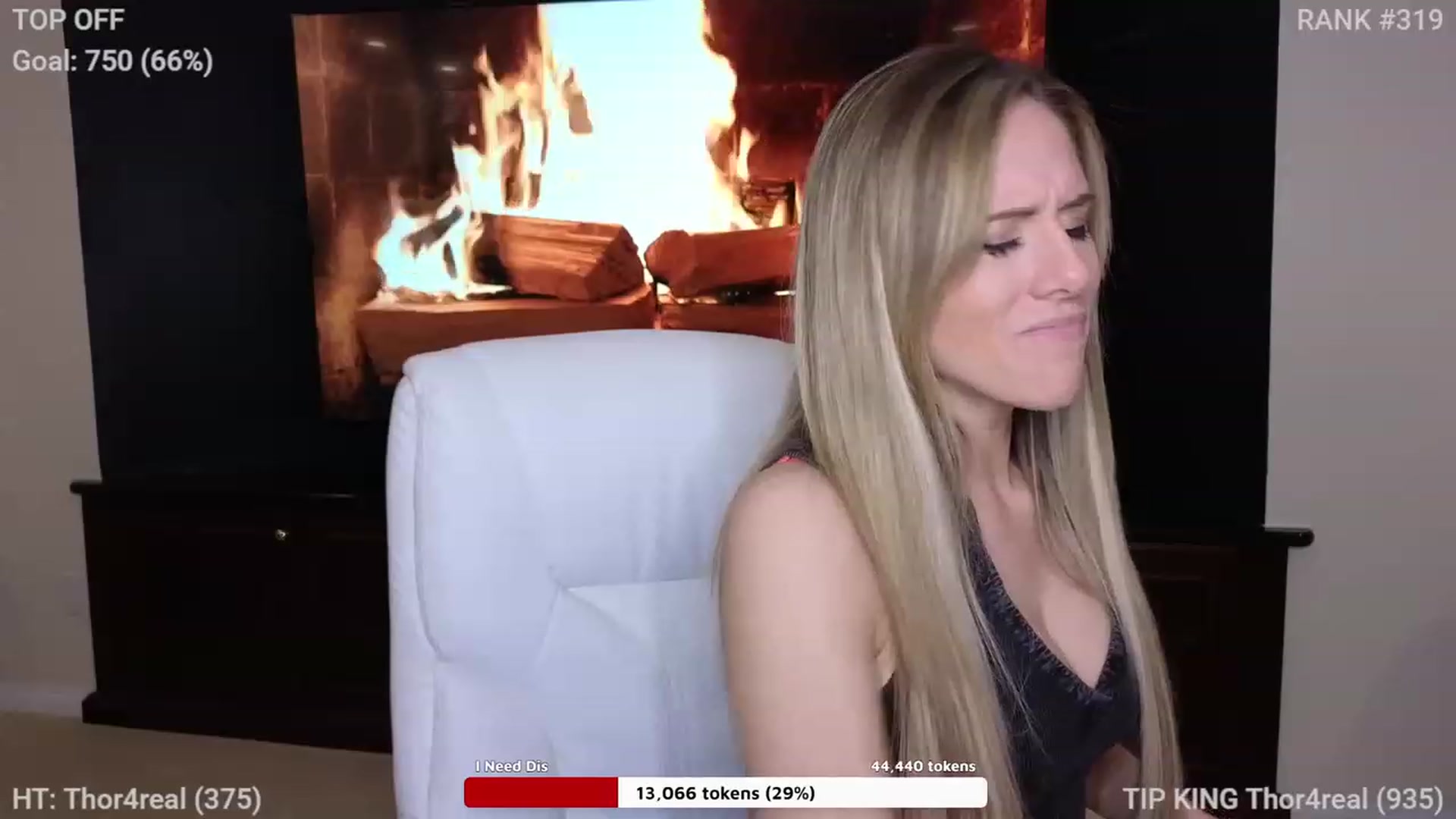 Gallery image thumbnail from Queen_of_LKC's myfreecams stream on, 12/28/2022, 04:04 image 10 of 20