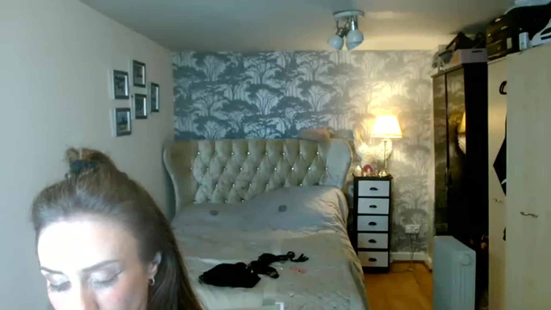 Gallery image thumbnail from Queenbgoddess's myfreecams stream on, 11/18/2022, 20:07 image 15 of 20
