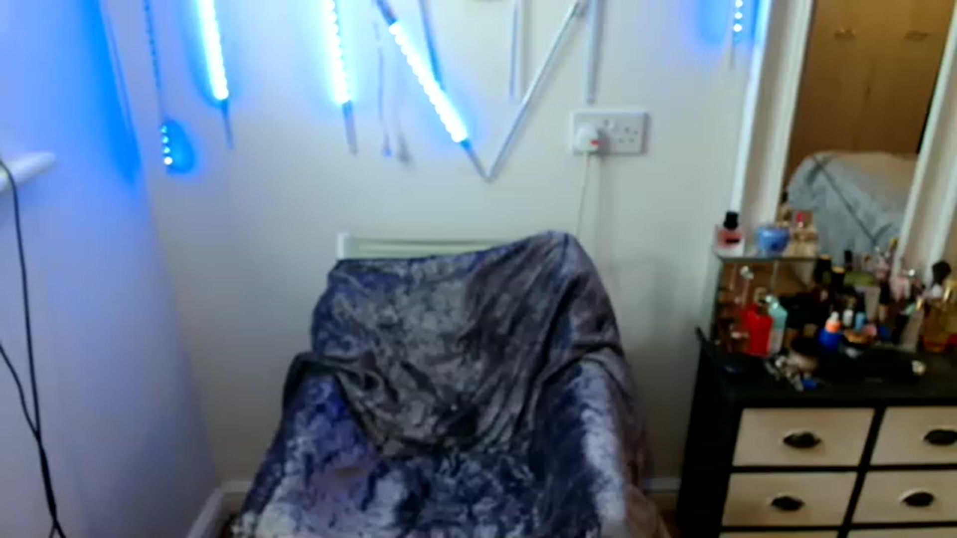 Gallery image thumbnail from Queenbgoddess's myfreecams stream on, 01/04/2023, 10:41 image 3 of 20