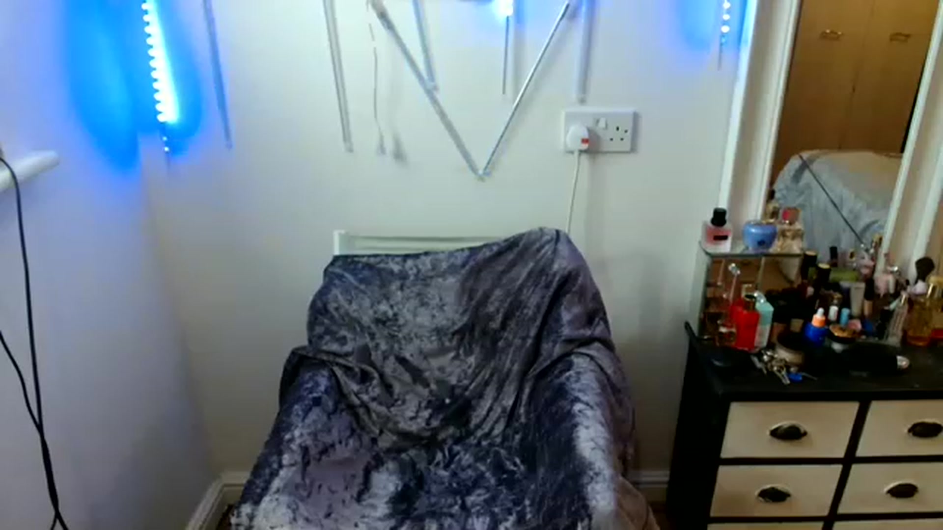 Gallery image thumbnail from Queenbgoddess's myfreecams stream on, 01/04/2023, 10:41 image 2 of 20