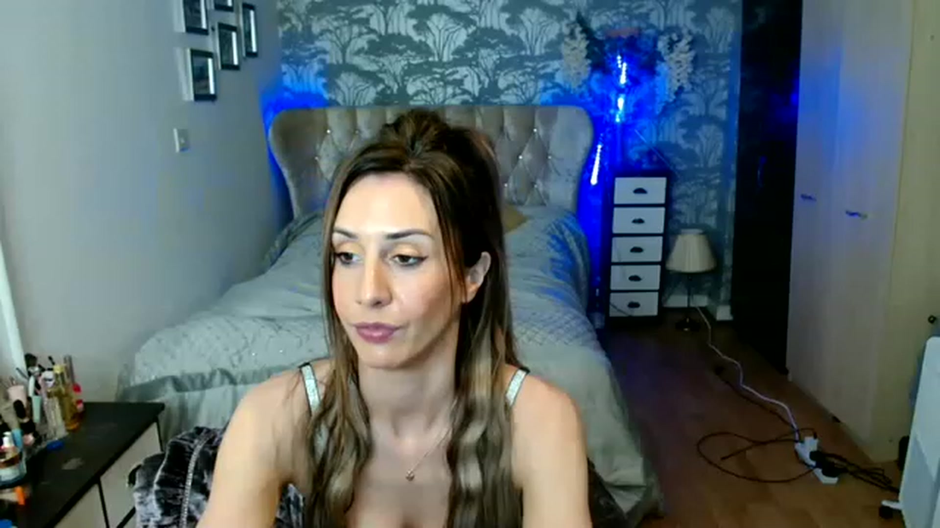 Gallery image thumbnail from Queenbgoddess's myfreecams stream on, 01/05/2023, 11:07 image 3 of 20