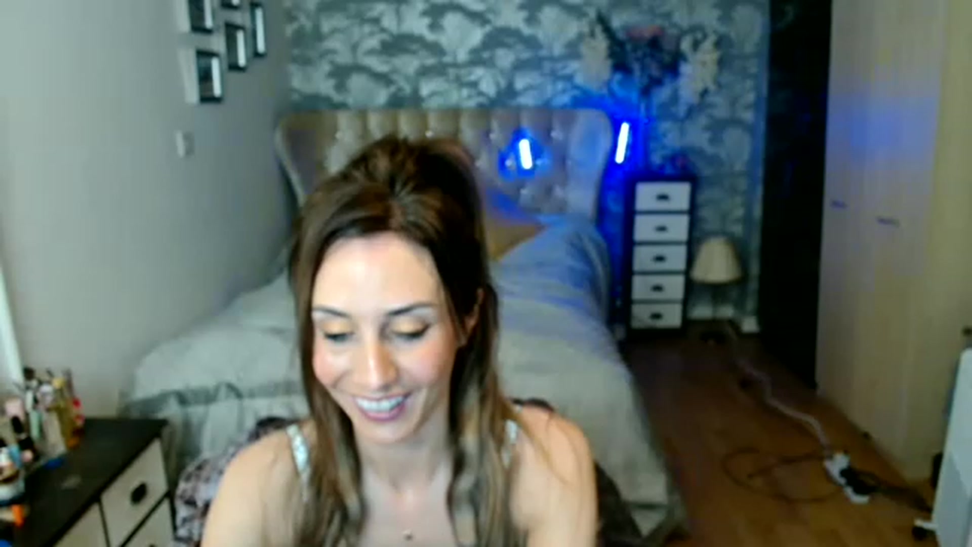Gallery image thumbnail from Queenbgoddess's myfreecams stream on, 01/05/2023, 11:07 image 15 of 20
