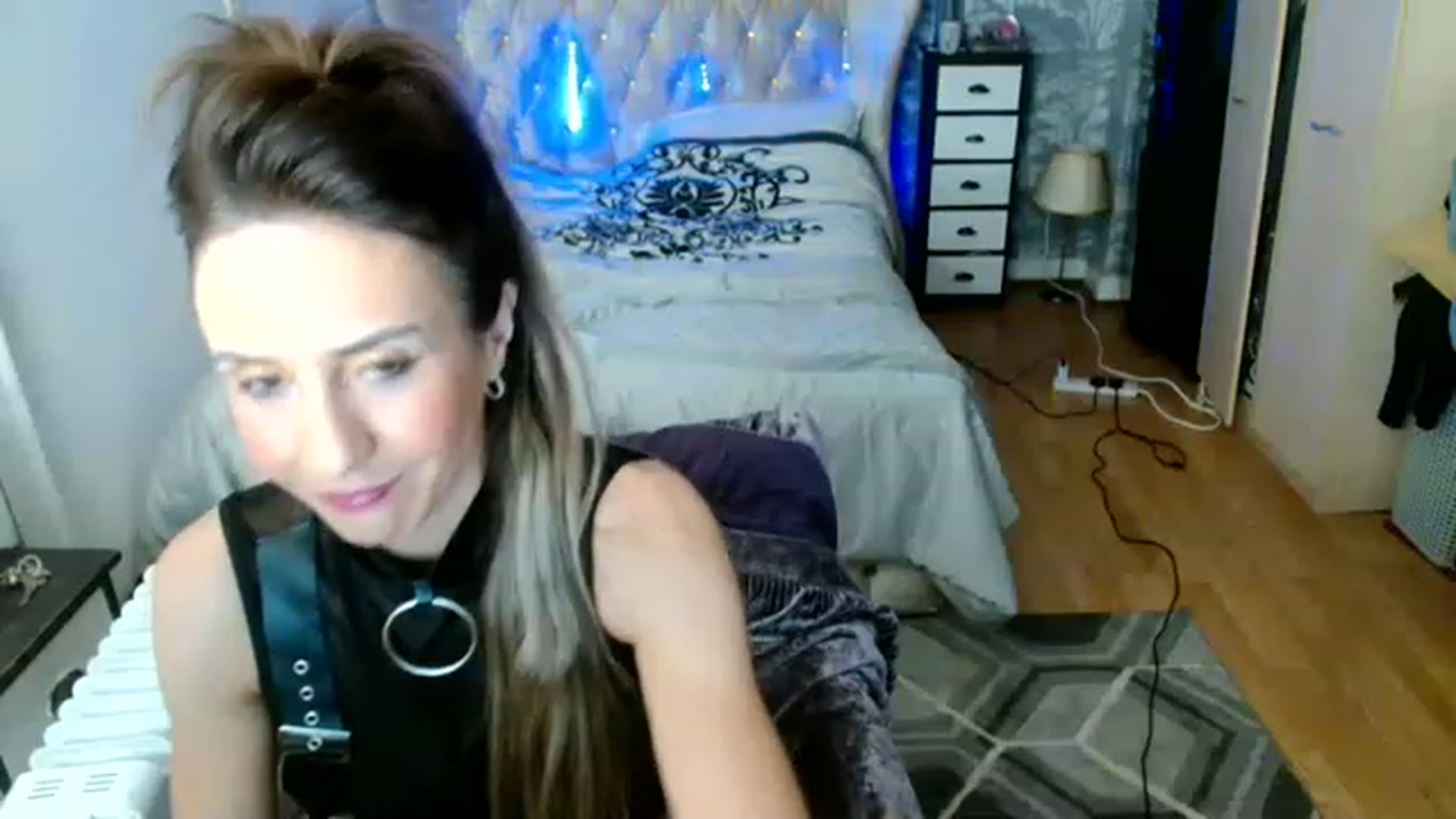 Gallery image thumbnail from Queenbgoddess's myfreecams stream on, 01/19/2023, 15:04 image 15 of 20