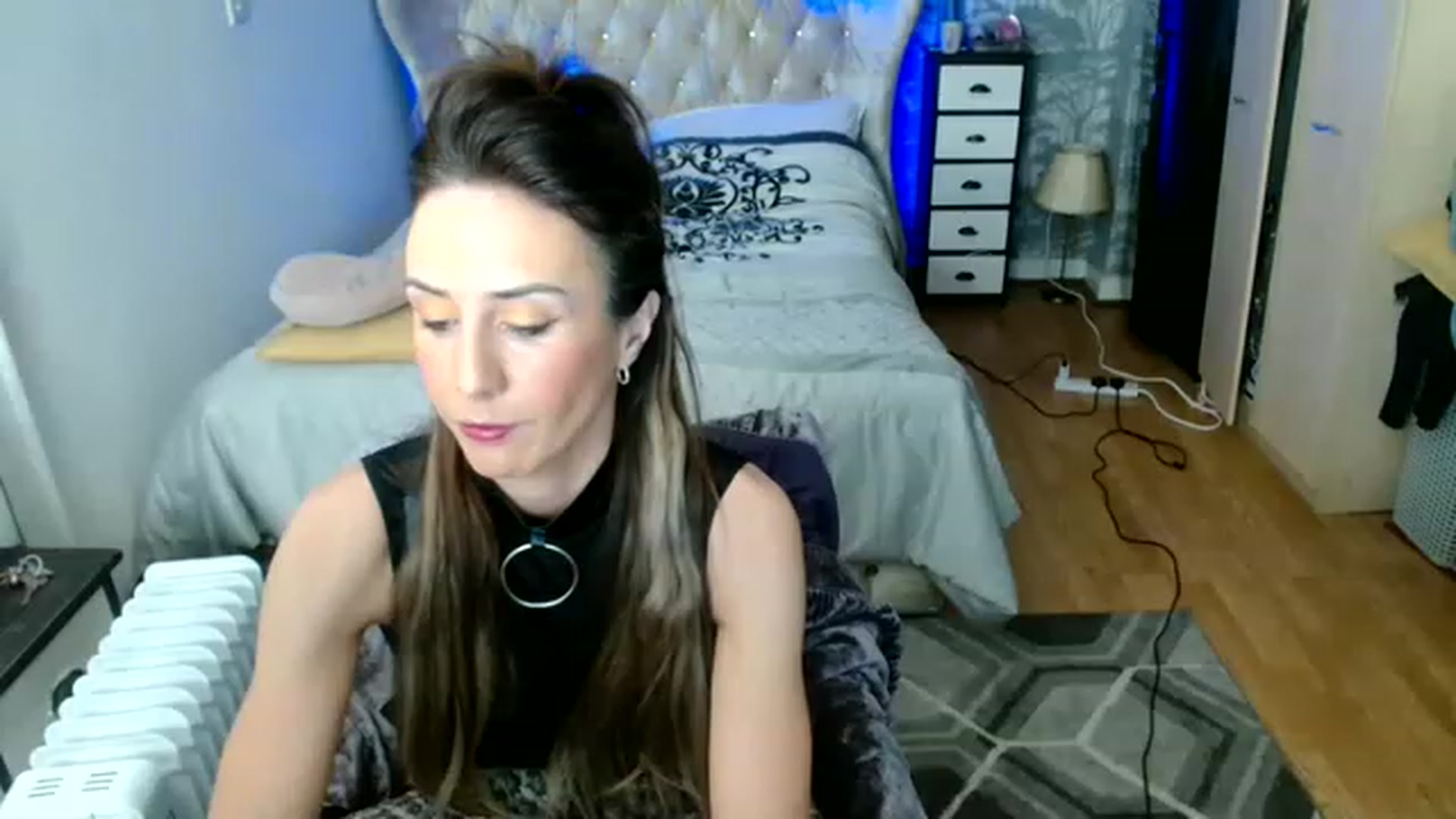 Gallery image thumbnail from Queenbgoddess's myfreecams stream on, 01/19/2023, 15:04 image 12 of 20