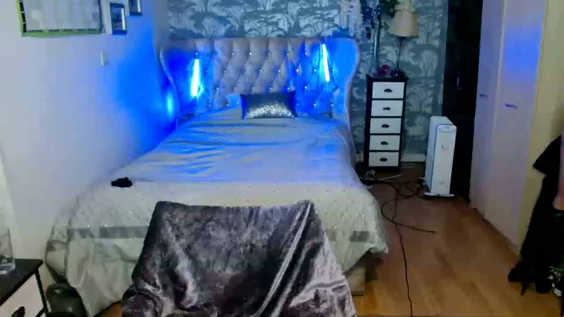 Gallery image thumbnail from Queenbgoddess's myfreecams stream on, 02/12/2023, 21:39 image 11 of 20