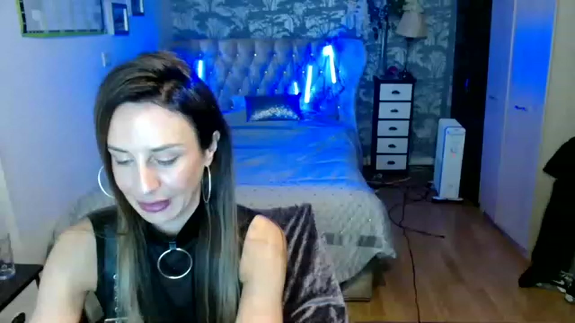 Gallery image thumbnail from Queenbgoddess's myfreecams stream on, 02/12/2023, 21:39 image 12 of 20