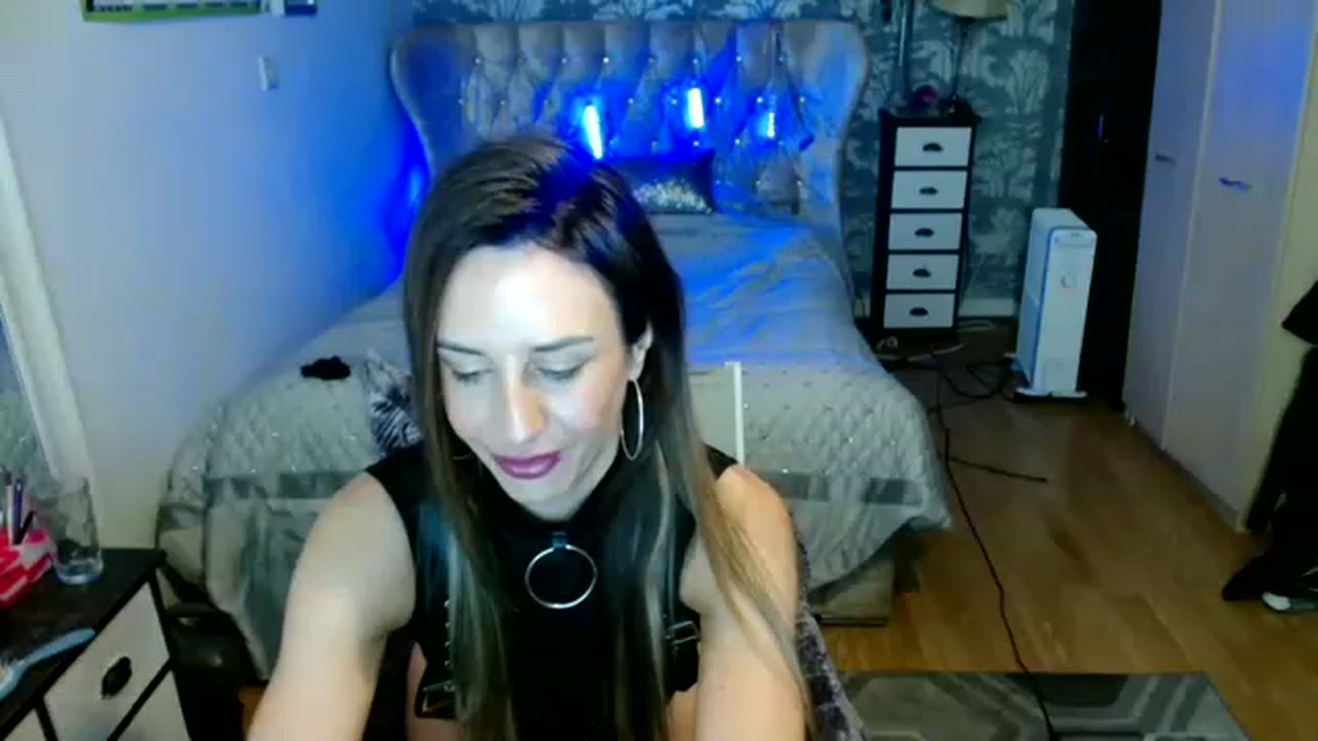 Gallery image thumbnail from Queenbgoddess's myfreecams stream on, 02/12/2023, 21:39 image 6 of 20