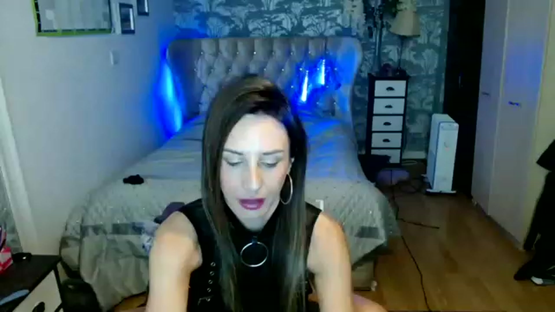 Gallery image thumbnail from Queenbgoddess's myfreecams stream on, 02/12/2023, 21:39 image 2 of 20