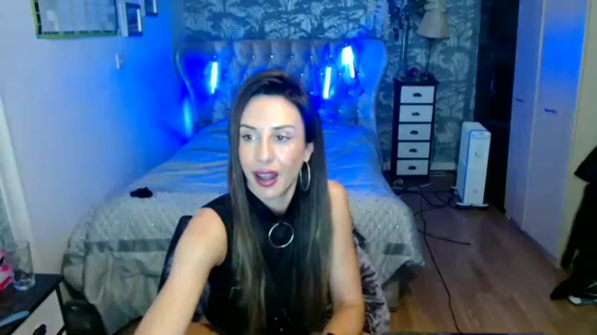 Gallery image thumbnail from Queenbgoddess's myfreecams stream on, 02/12/2023, 21:39 image 3 of 20