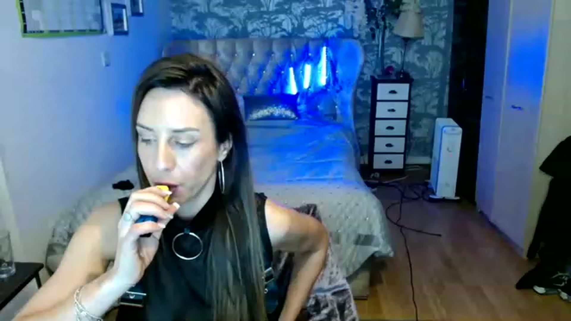 Gallery image thumbnail from Queenbgoddess's myfreecams stream on, 02/12/2023, 21:39 image 10 of 20