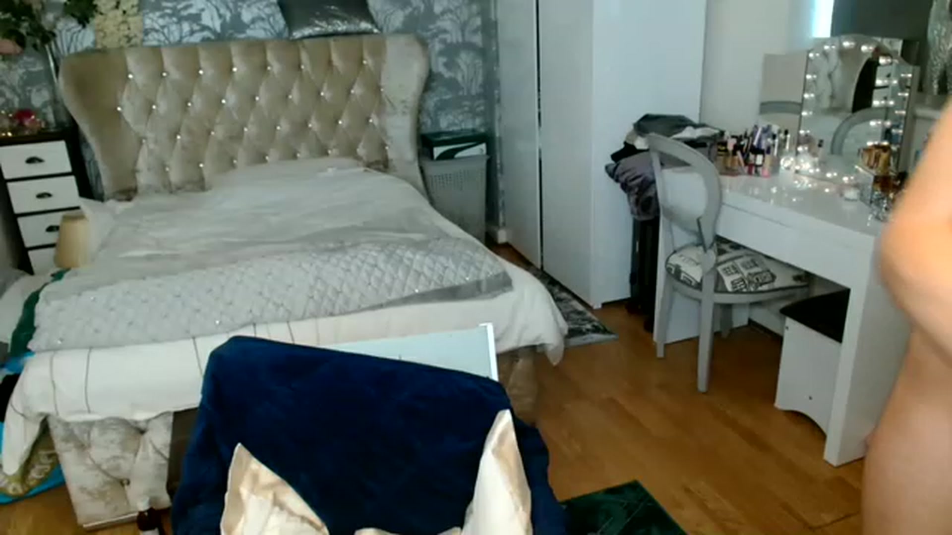 Gallery image thumbnail from Queenbgoddess's myfreecams stream on, 03/30/2023, 13:41 image 8 of 20
