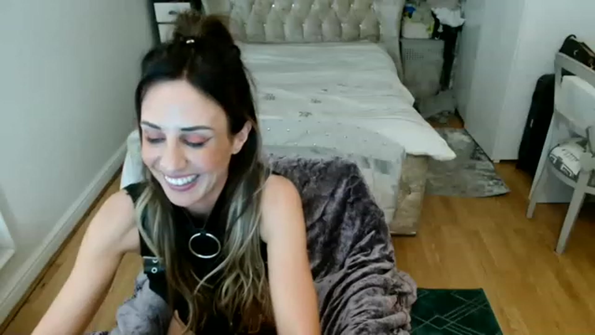 Gallery image thumbnail from Queenbgoddess's myfreecams stream on, 04/21/2023, 16:53 image 14 of 20