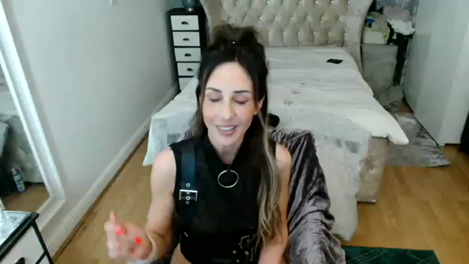 Gallery image thumbnail from Queenbgoddess's myfreecams stream on, 04/21/2023, 17:42 image 20 of 20