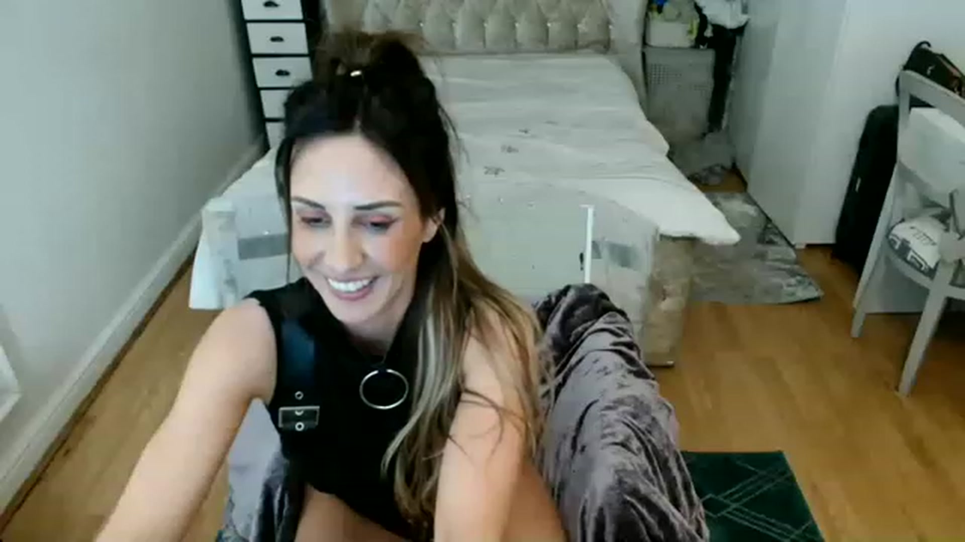Gallery image thumbnail from Queenbgoddess's myfreecams stream on, 04/21/2023, 17:42 image 9 of 20