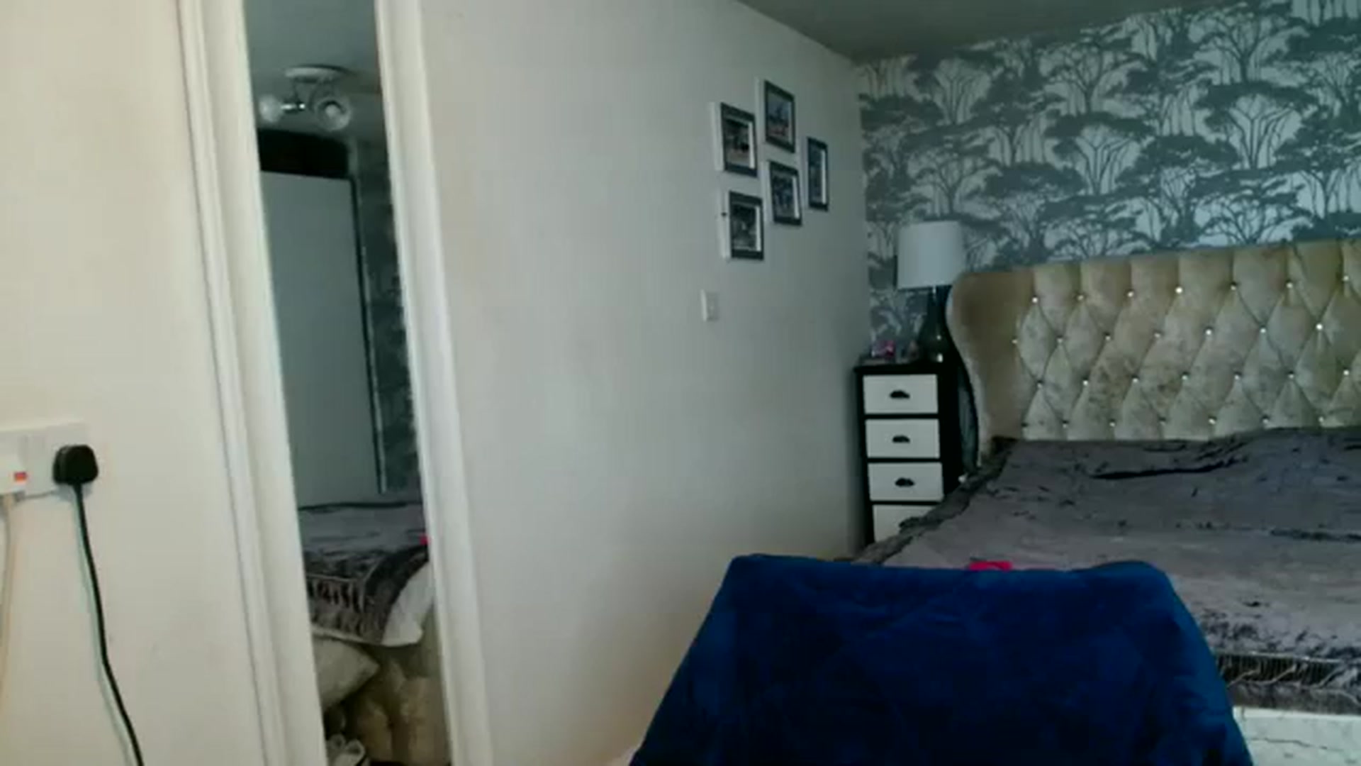 Gallery image thumbnail from Queenbgoddess's myfreecams stream on, 08/30/2023, 12:08 image 14 of 20
