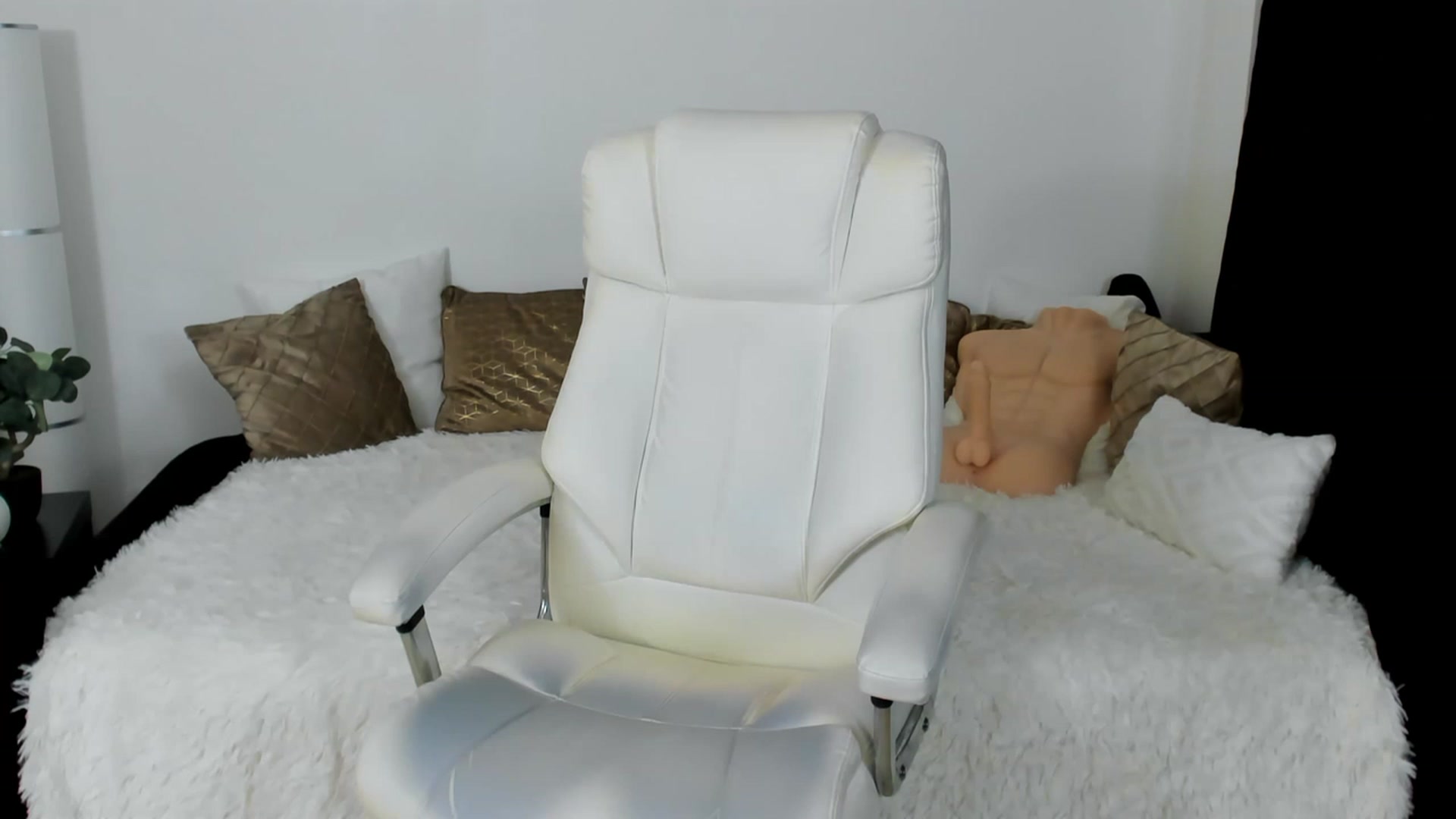 Gallery image thumbnail from Queenevamaria's myfreecams stream on, 07/05/2023, 24:52 image 13 of 20