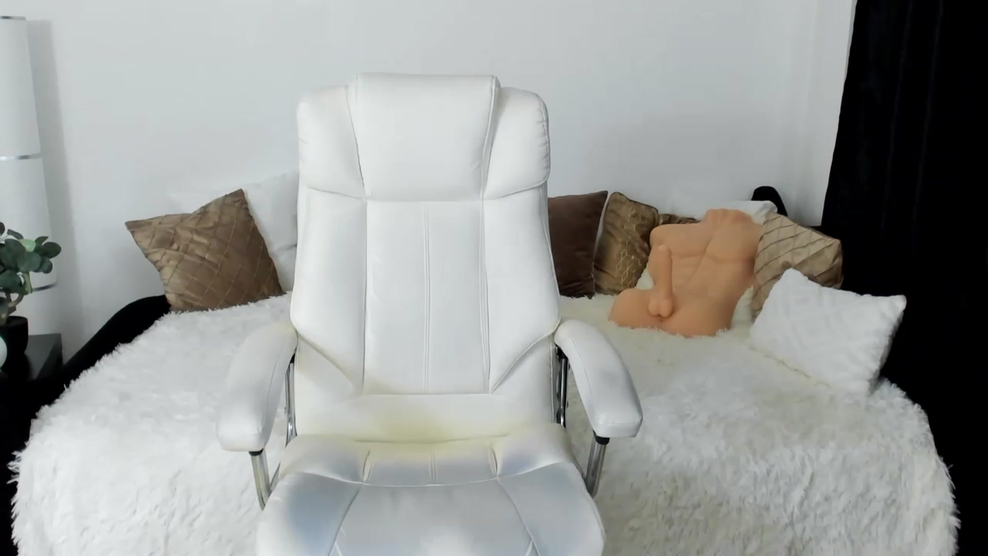 Gallery image thumbnail from Queenevamaria's myfreecams stream on, 07/05/2023, 24:52 image 9 of 20