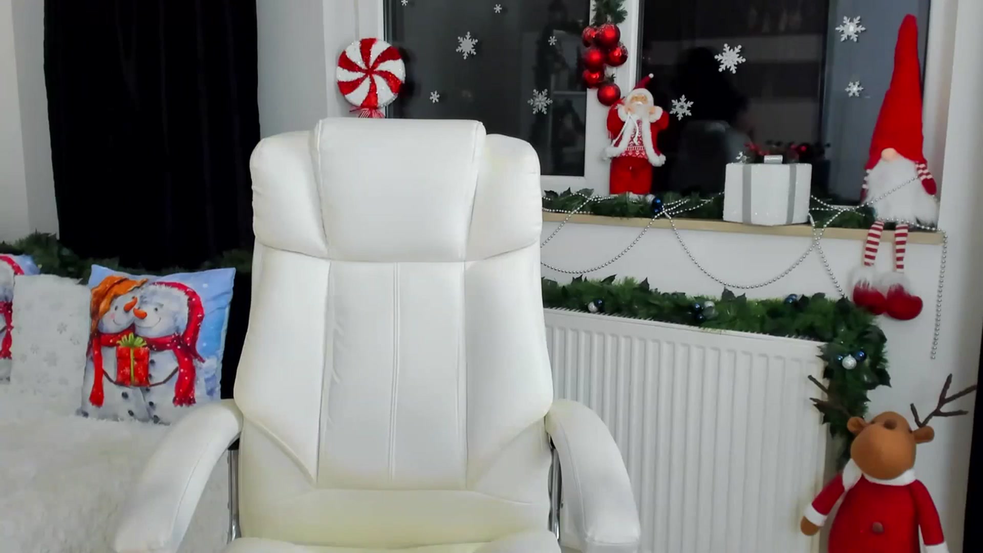 Gallery image thumbnail from Queenevamaria's myfreecams stream on, 12/30/2023, 24:03 image 3 of 20