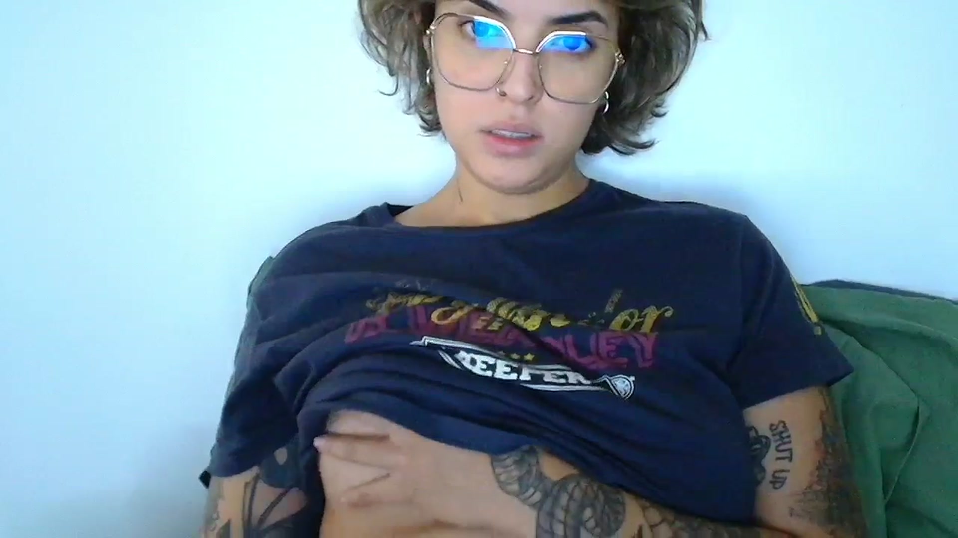 Gallery image thumbnail from QueensNYC's myfreecams stream on, 11/12/2024, 17:42 image 17 of 20