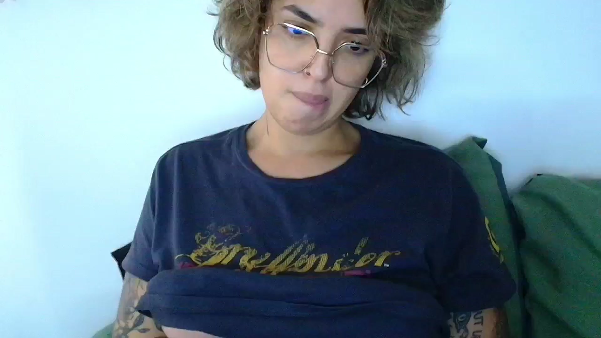 Gallery image thumbnail from QueensNYC's myfreecams stream on, 11/14/2024, 17:31 image 12 of 20