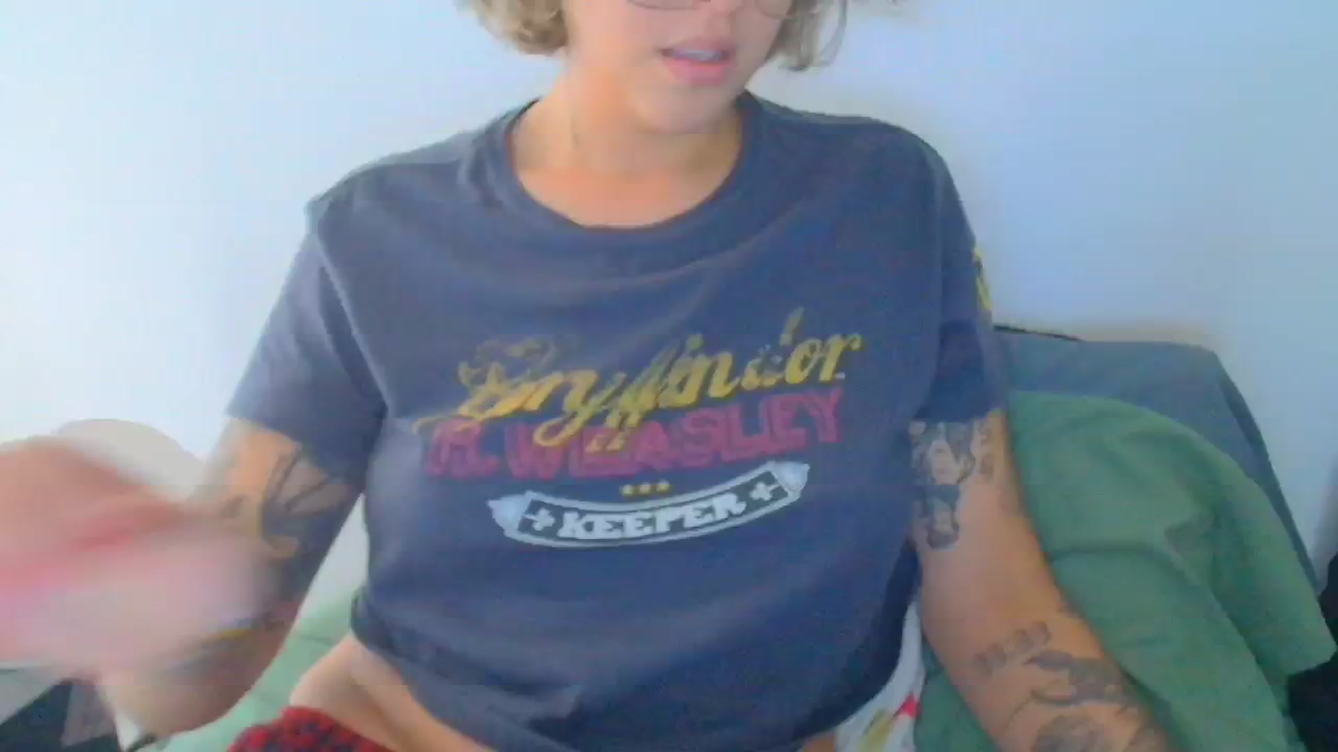 Gallery image thumbnail from QueensNYC's myfreecams stream on, 11/19/2024, 18:45 image 16 of 20