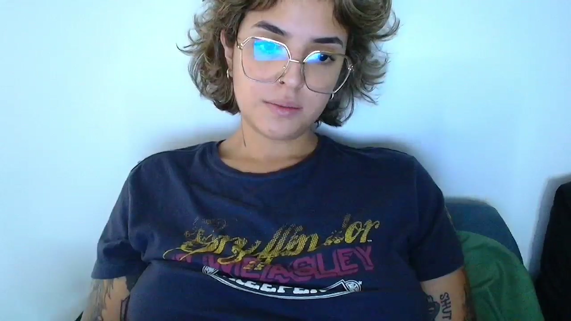 Gallery image thumbnail from QueensNYC's myfreecams stream on, 11/19/2024, 18:45 image 7 of 20