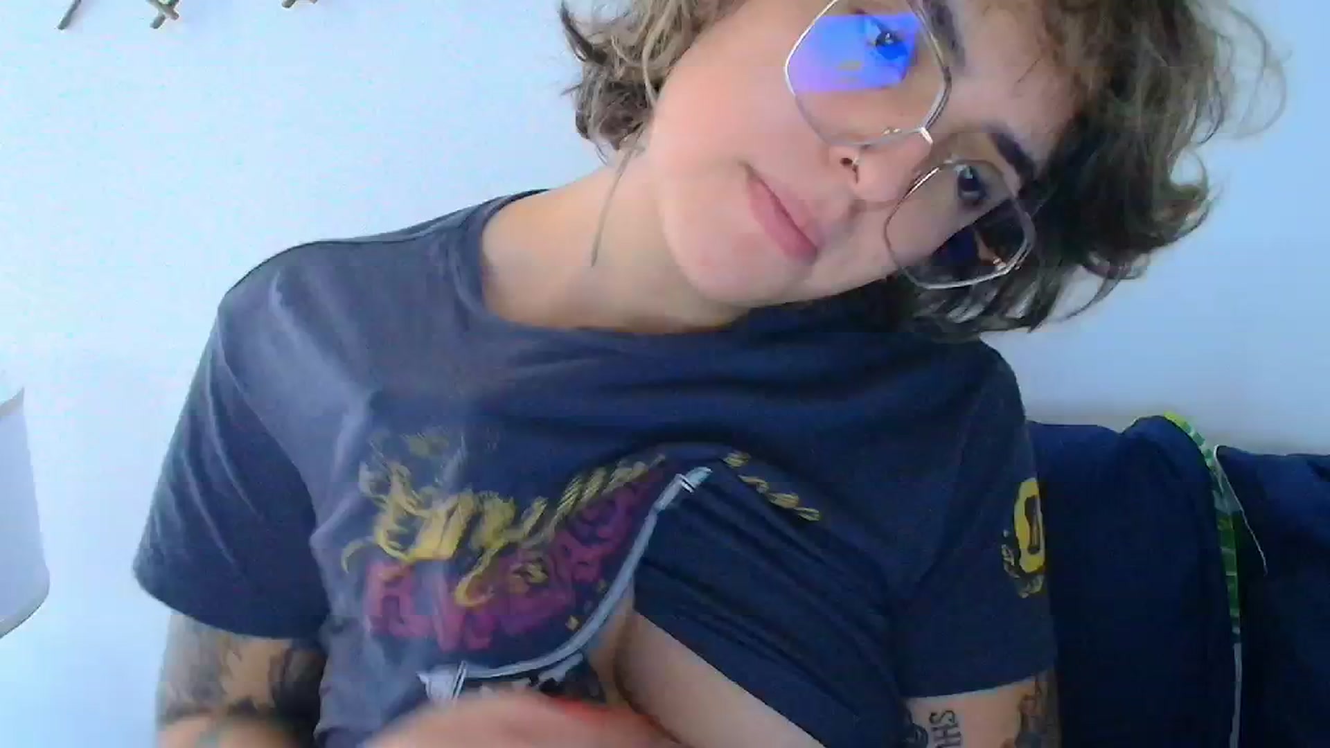 Gallery image thumbnail from QueensNYC's myfreecams stream on, 12/04/2024, 18:07 image 18 of 20